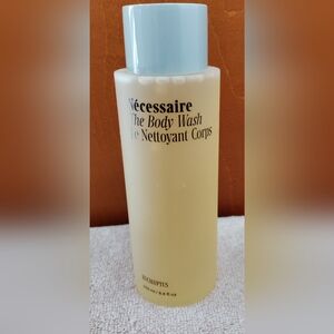 Necessaire Body Wash